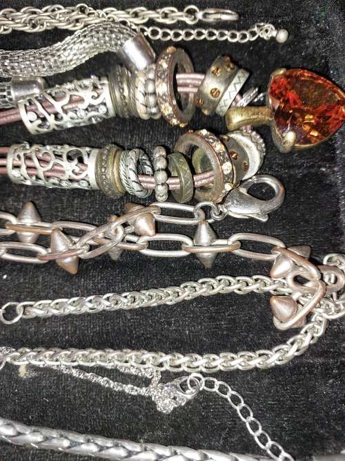 A QUALITY VINTAGE JOBLOT COSTUME SILVER PLATED AND STAINLESS STEEL NECKLACES AND PENDANTS