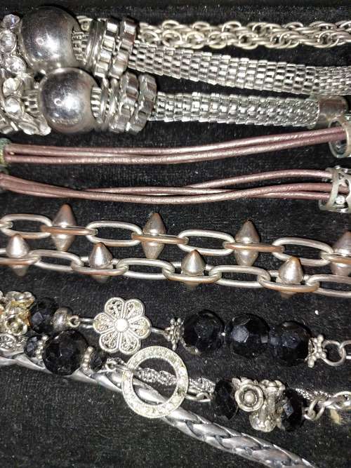 A QUALITY VINTAGE JOBLOT COSTUME SILVER PLATED AND STAINLESS STEEL NECKLACES AND PENDANTS