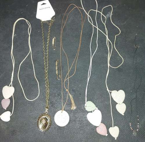 A COLLECTION OF SEA CORAL PENDANT NECKLACES SOLD AS IS