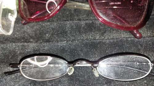 A VINTAGE JOBLOT SUNGLASSES SOLD AS IS