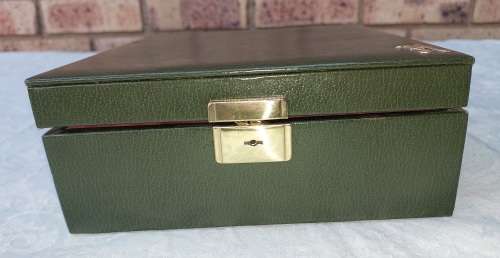 A VINTAGE GREEN LEATHER WITH A GOLD PLATED LETTER M JEWELRY BOX SOLD AS IS