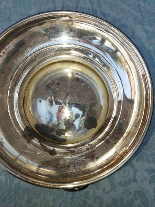 AN ORIGINAL VINTAGE SILVER-PLATED SOUP TUREEN WITH THE LID SOLD AS IS