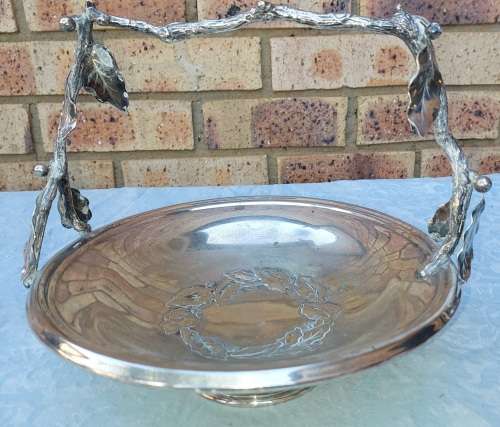 AN ORNATE MAPPIN & WEBB PRINCESS PLATED FRUIT BOWL WITH HEBREW INGRAVINGS SOLD AS IS