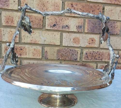 AN ORNATE MAPPIN & WEBB PRINCESS PLATED FRUIT BOWL WITH HEBREW INGRAVINGS SOLD AS IS