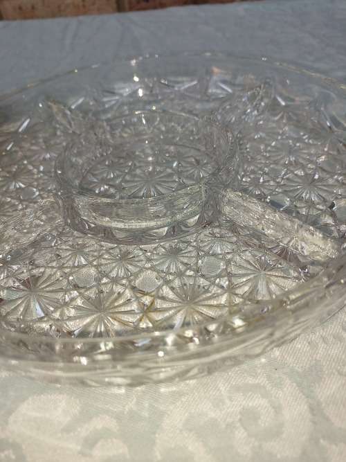 A VINTAGE LARGE APPROXIMATELY 32CM SIZE LAZI SUZI SILVER PLATED AND A GLASS INNER TRAY