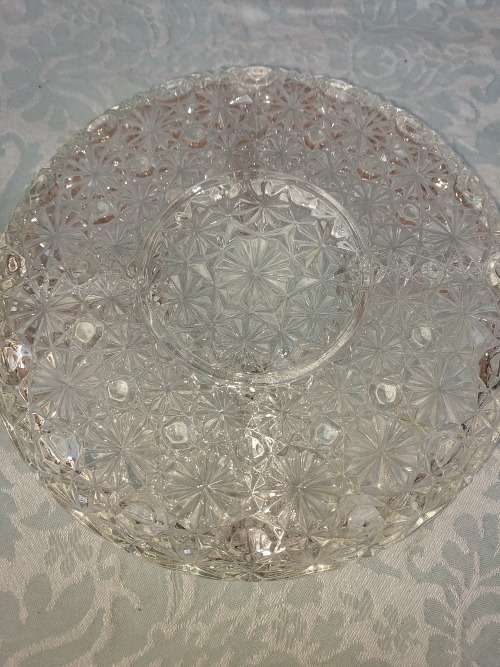 A VINTAGE LARGE APPROXIMATELY 32CM SIZE LAZI SUZI SILVER PLATED AND A GLASS INNER TRAY