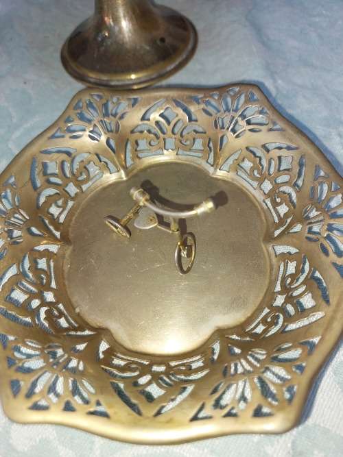 A VINTAGE AND ANTIQUE JOBLOT SILVER PLATED AND EPNS KITCHENALIA SOLD AS IS