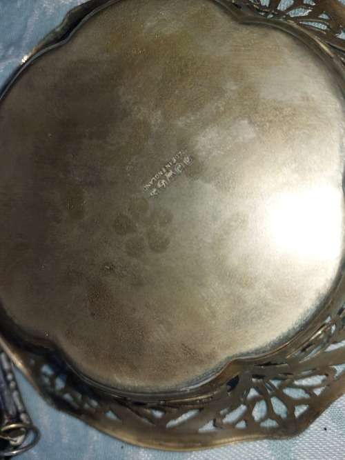 A VINTAGE AND ANTIQUE JOBLOT SILVER PLATED AND EPNS KITCHENALIA SOLD AS IS