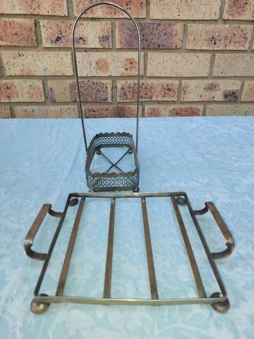 A JOBLOT VINTAGE SILVER PLATED KITCHENALIA SOLD AS IS