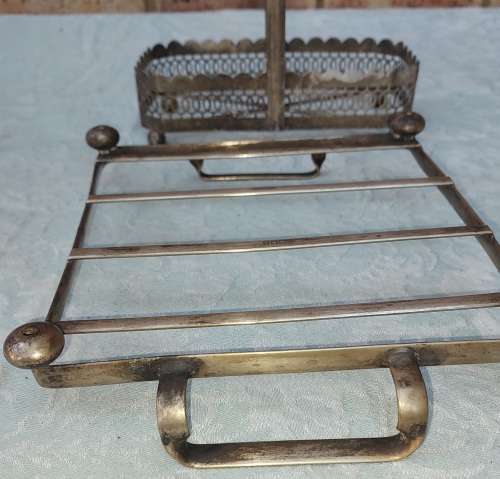 A JOBLOT VINTAGE SILVER PLATED KITCHENALIA SOLD AS IS