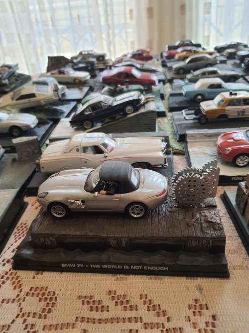 A MASSIVE COLLECTORS COLLECTION OF DIECAST CARS,