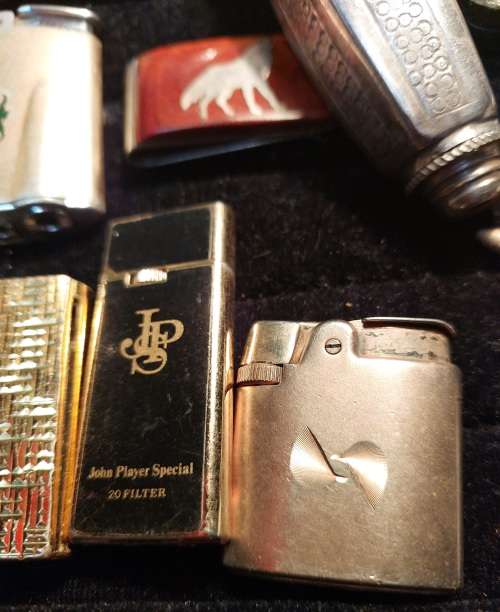 A JOBLOT VINTAGE COLLECTION LIGHTERS FIGURINES, ANTIQUE CONTAINERS, POCKET KNIVES