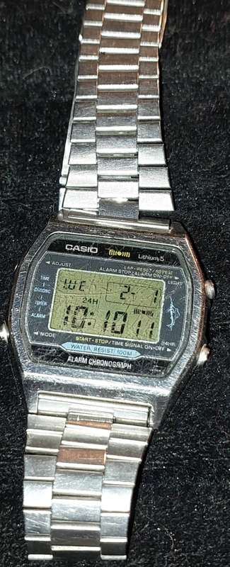 A VINTAGE DIGITAL CASIO MENS WATCH WORKING SOLD AS IS