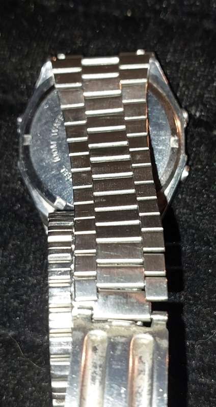 A VINTAGE DIGITAL CASIO MENS WATCH WORKING SOLD AS IS