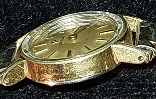 AN ANTIQUE OMEGA WOMANS WATCH SOLD AS IS NOT TESTED