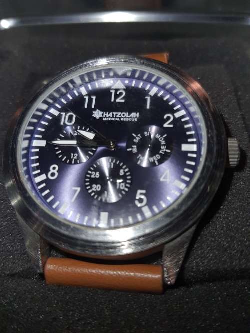 A UNISEX TAMATO WRISTWATCH SOLD AS IS NOT TESTED