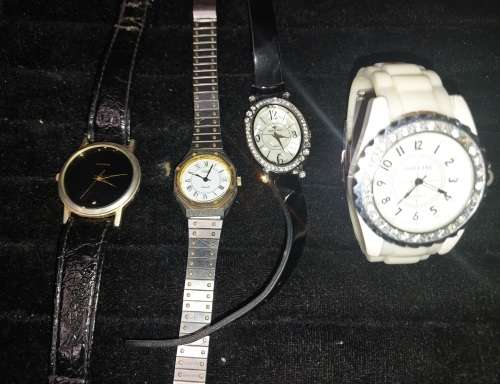 A VINTAGE JOBLOT COSTUME WATCHES SOLD AS IS NOT TESTED