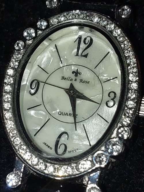 A VINTAGE JOBLOT COSTUME WATCHES SOLD AS IS NOT TESTED