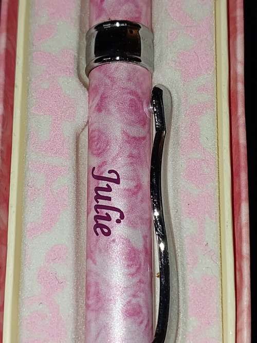 A JOBLT GIFT SETS SOLD AS IS