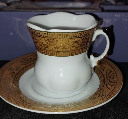 A VINTAGE FINE PORCELAIN CHINA12 PIECE COFFEE SET   WITH GOLD  TRIMMINGS