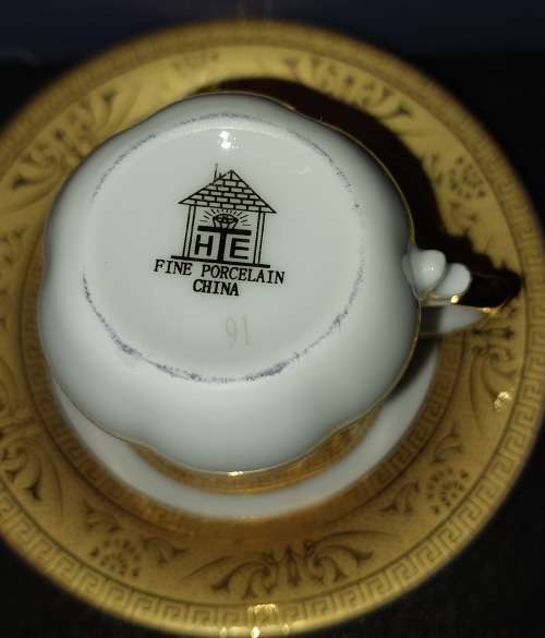 A VINTAGE FINE PORCELAIN CHINA12 PIECE COFFEE SET   WITH GOLD  TRIMMINGS