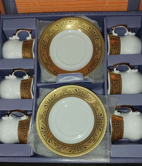 A VINTAGE FINE PORCELAIN CHINA12 PIECE COFFEE SET   WITH GOLD  TRIMMINGS