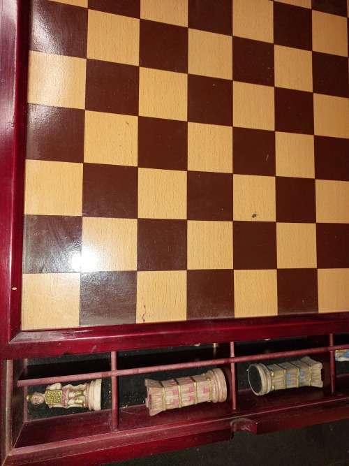 A VINTAGE CHESS BOARD AND STORAGE COMPARTMENT WITH ALL THE PIECES COMPLETE SET PIECES ARE CERAMIC
