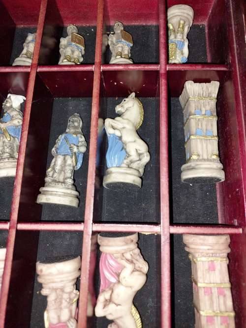 A VINTAGE CHESS BOARD AND STORAGE COMPARTMENT WITH ALL THE PIECES COMPLETE SET PIECES ARE CERAMIC