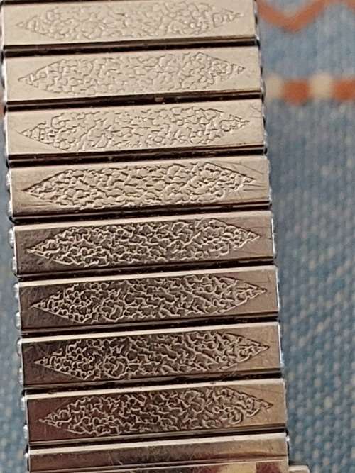 AN ORIGINAL VINTAGE TISSOT SS  ACTUALIS AUTOLUB TELEVISION SHAPE FACE DATEJUST STRETCH BAND