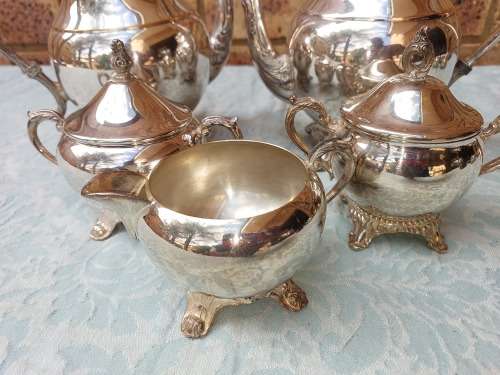 AN ANTIQUE F,B RODGERS SILVER COMPANY 1883 TRADEMARK SILVER PLATED TEAJUG SET
