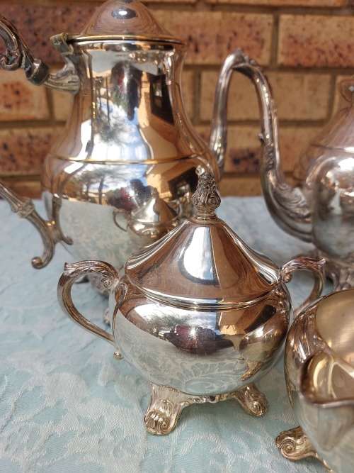AN ANTIQUE F,B RODGERS SILVER COMPANY 1883 TRADEMARK SILVER PLATED TEAJUG SET