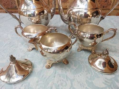 AN ANTIQUE F,B RODGERS SILVER COMPANY 1883 TRADEMARK SILVER PLATED TEAJUG SET