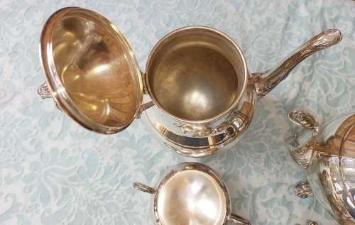 AN ANTIQUE F,B RODGERS SILVER COMPANY 1883 TRADEMARK SILVER PLATED TEAJUG SET