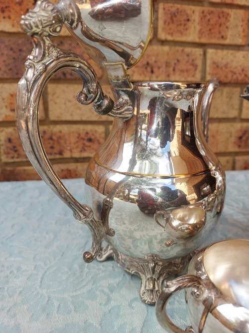 AN ANTIQUE F,B RODGERS SILVER COMPANY 1883 TRADEMARK SILVER PLATED TEAJUG SET