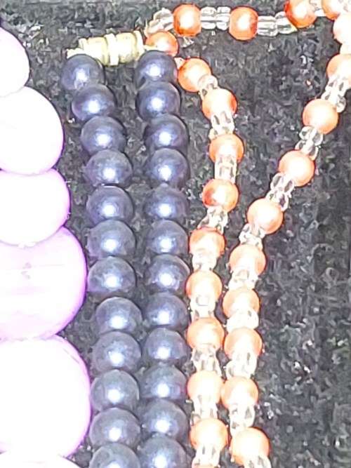 A BEAUTIFUL COLLECTION JOB LOT COSTUME NECKLACES SOLD AS IS