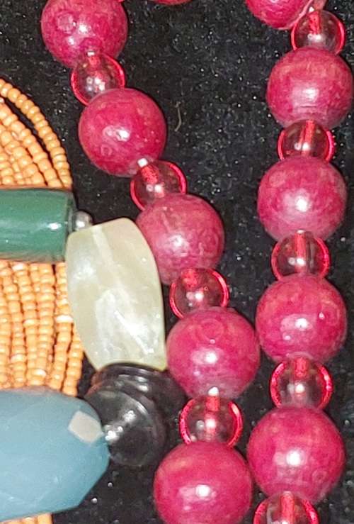 A VINTAGE COLLECTION JOB LOT IMMIGRATING LADIES HIGH QUALITY COSTUME NECKLACES SOLD AS IS
