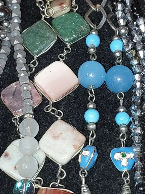 A BULK COLLECTION OF SILVERPLATED AND STAINLESS STEEL, MURANO GLASS, AND OTHER SEMI PRECIOUS GEM ST