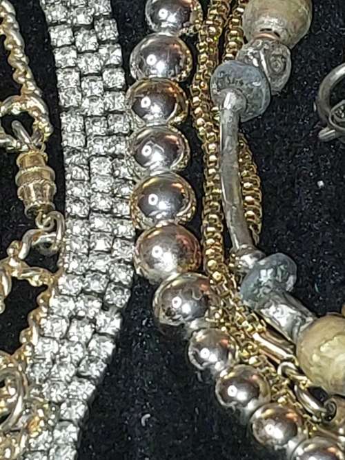 A BULK COLLECTION VINTAGE GOLDPLATED AND SILVER PLATED JEWELRY SOLD AS IS