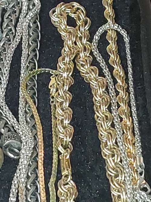 A BULK COLLECTION VINTAGE GOLDPLATED AND SILVER PLATED JEWELRY SOLD AS IS