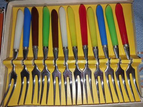 A COLLECTION JOBLOIT OF LITTLE FORKS SETS SOLD AS IS