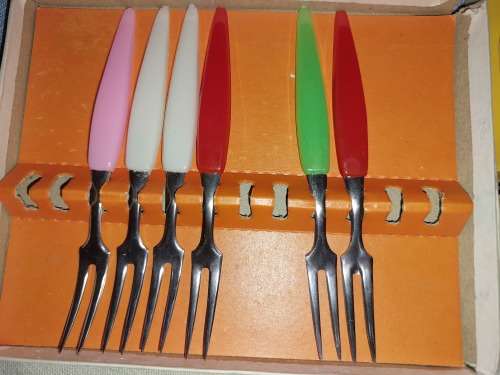 A COLLECTION JOBLOIT OF LITTLE FORKS SETS SOLD AS IS