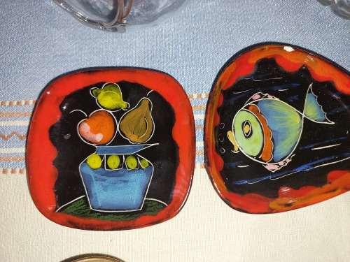 A  VINTAGE COLLECTION OF MURANO GLASS AND PORCELAIN MINIATURE BOWLS AND TWO FANCY GLASS KITCHENALIA
