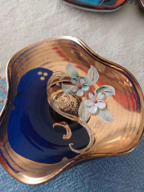 A  VINTAGE COLLECTION OF MURANO GLASS AND PORCELAIN MINIATURE BOWLS AND TWO FANCY GLASS KITCHENALIA