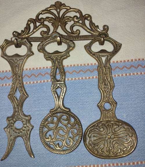 A SET OF 4 BRASS KITCHEN ORNAMENTAL CUTLERY MADE IN ISREAL SOLD AS IS