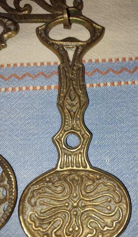 A SET OF 4 BRASS KITCHEN ORNAMENTAL CUTLERY MADE IN ISREAL SOLD AS IS