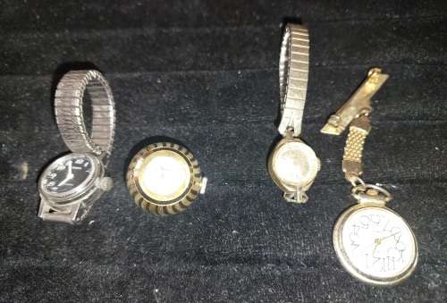 AN ANTIQUE COLLECTION WOMANS WATCHES SOLD AS IS NOT TESTED