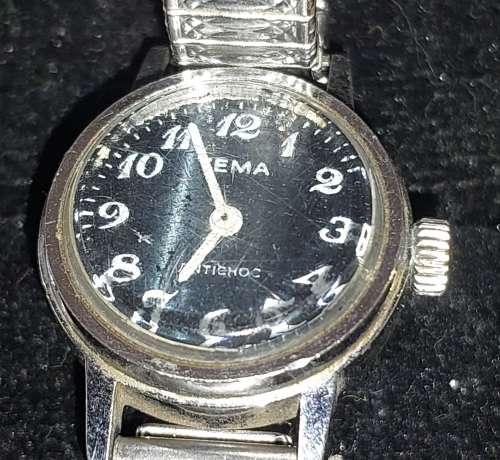 AN ANTIQUE COLLECTION WOMANS WATCHES SOLD AS IS NOT TESTED