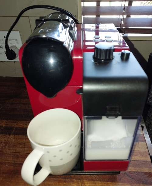 A USED IN PERFECT CONDITION DELINGI TREVISO ITALIA TYPE EN520.R COFFEE MACHINE MADE IN ITALY RED IN