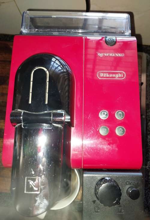 A USED IN PERFECT CONDITION DELINGI TREVISO ITALIA TYPE EN520.R COFFEE MACHINE MADE IN ITALY RED IN