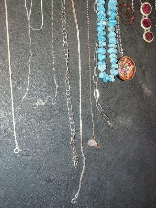 A BULK VINTAGE COLLECTION OF HIGH-QUALITY JADE ICE AND SILVER-PLATED AND GOLD-PLATED JEWELRY